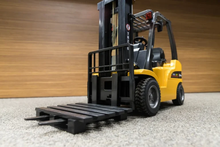 Cranes, Diesel & Electric Fork Lifts